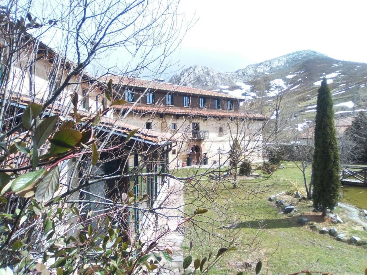 Hotel Posada Fuentes Carrionas Camasobres Exterior foto